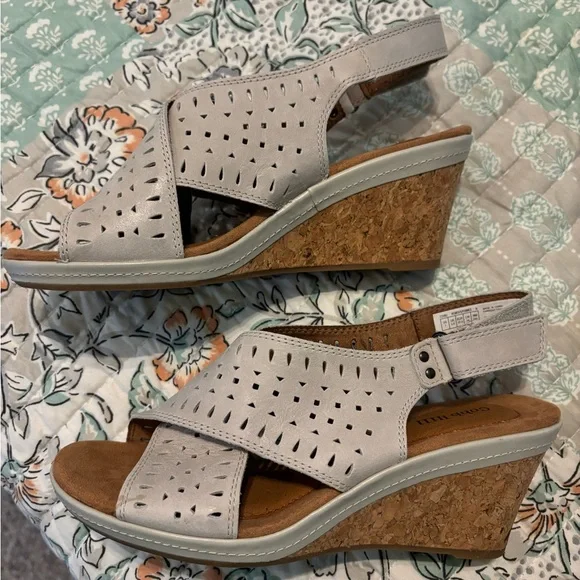 Cobb Hill brand new beige wedge sandals - Picture 9 of 10